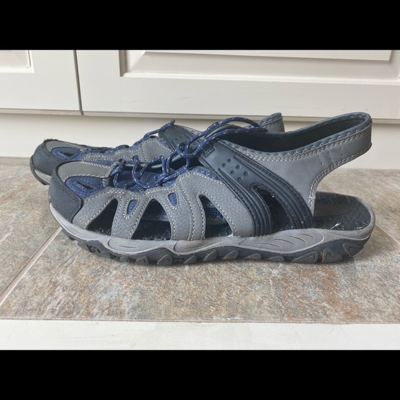 Men’s Size 9 Ozark Trail sport sandal/water shoes - Picture 2 of 3